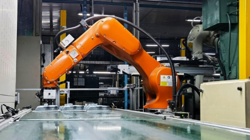 ROBOT “XÂM CHIẾM” CÁC NHÀ MÁY